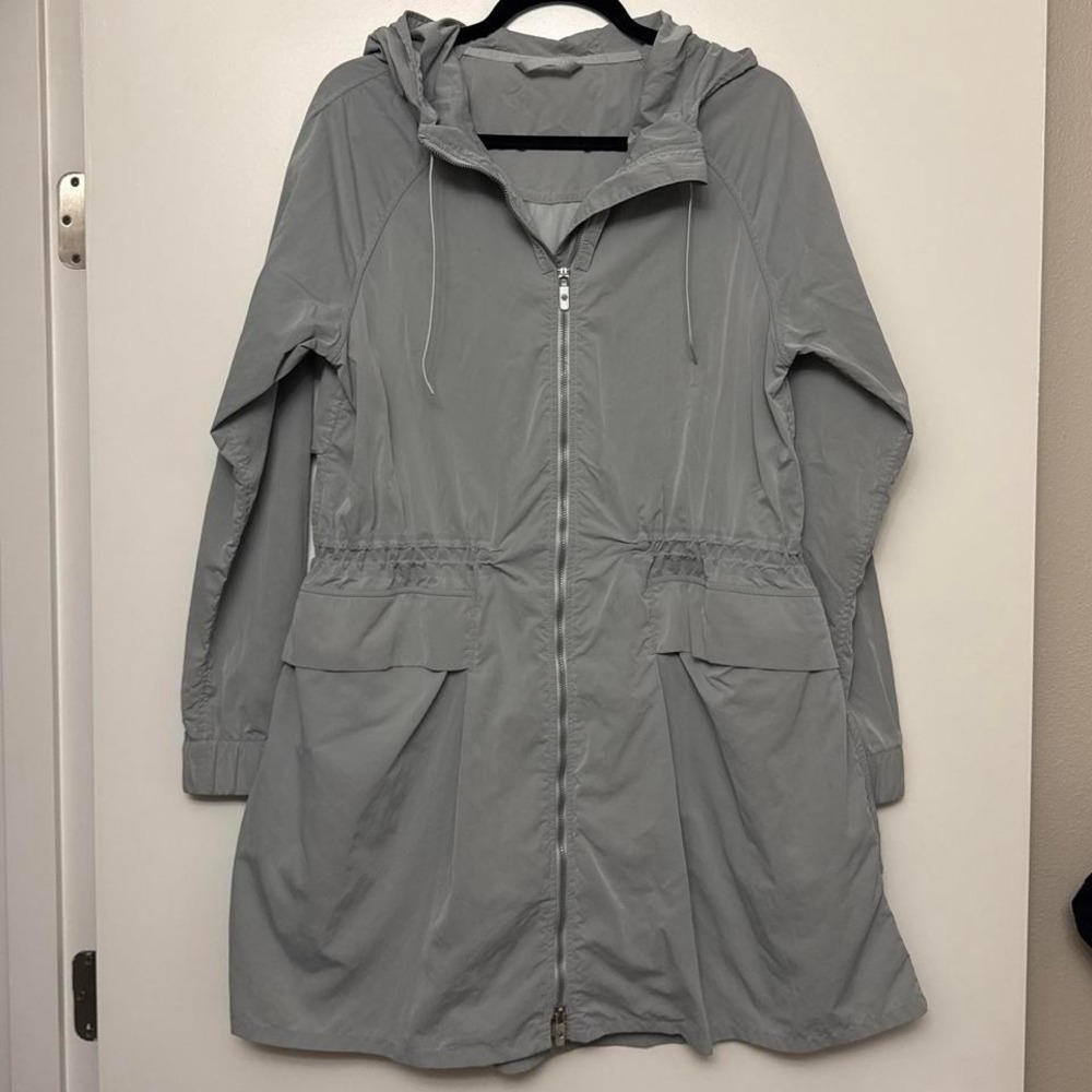 Lululemon pack and glyde lightweight jacket